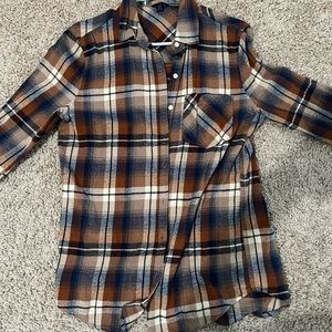 Plaid beige and blue Aeropostale longe sleeve button down